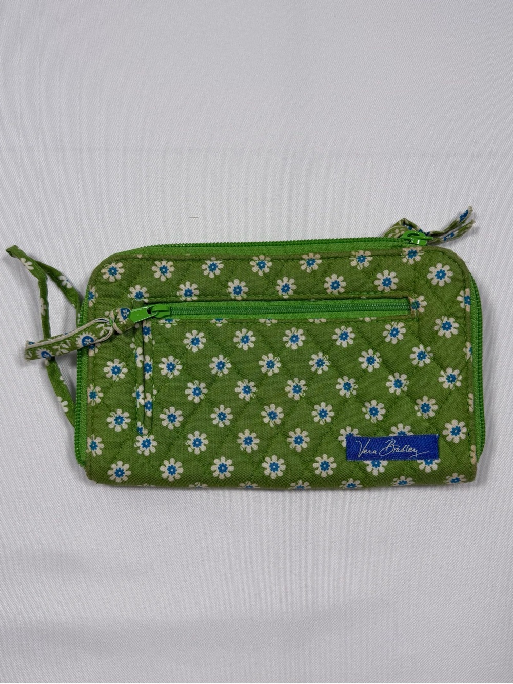 Vera Bradley Zip Wallet in Green Apple Print